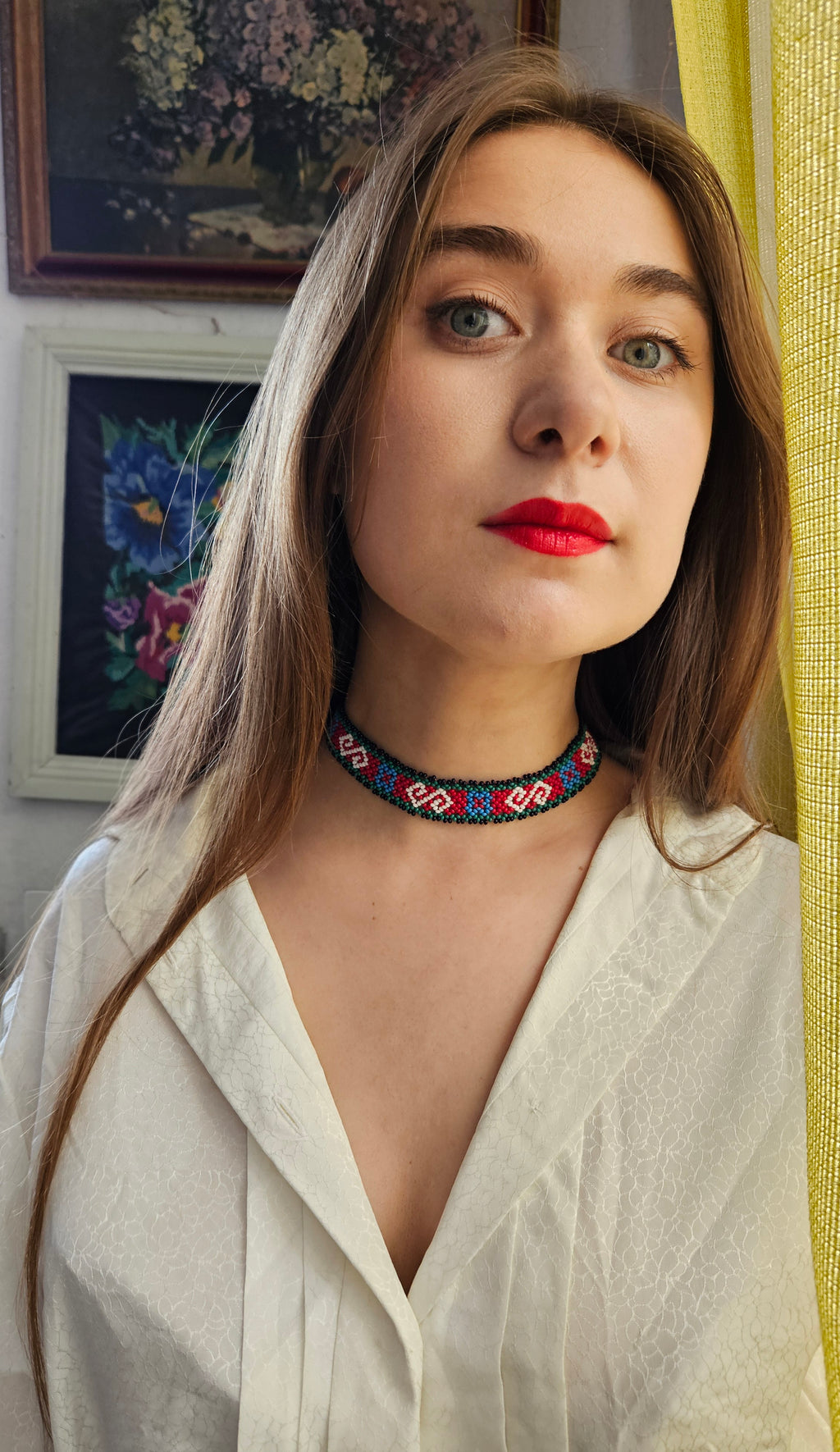 Plyn Chasu Floral Sylianka – Ukrainian Beaded Choker in Green, blue, red and white – beadwork detail 1