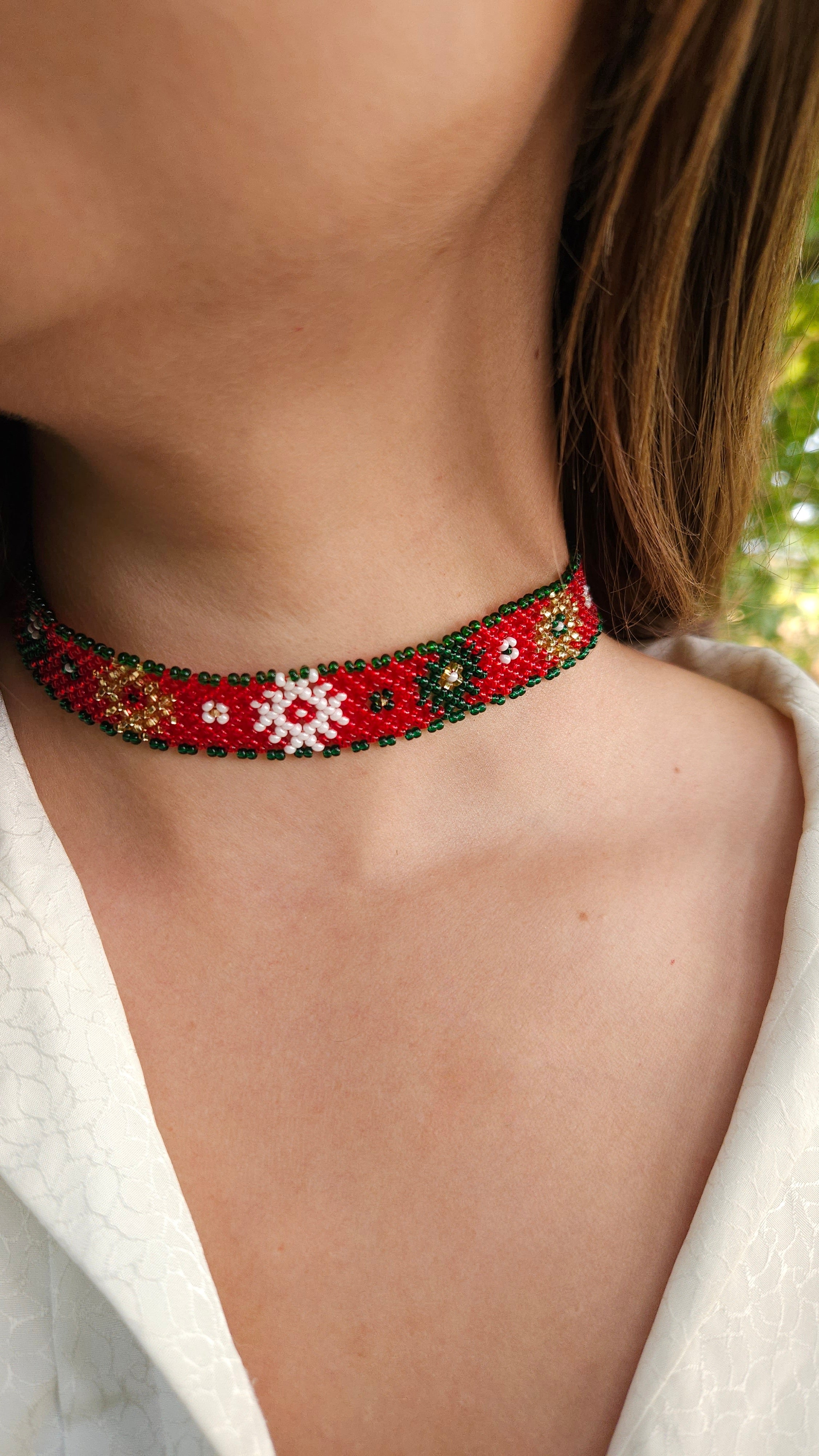 Krasa Red Floral Sylianka – Ukrainian Beaded Choker in Red, green and white – beadwork detail 2