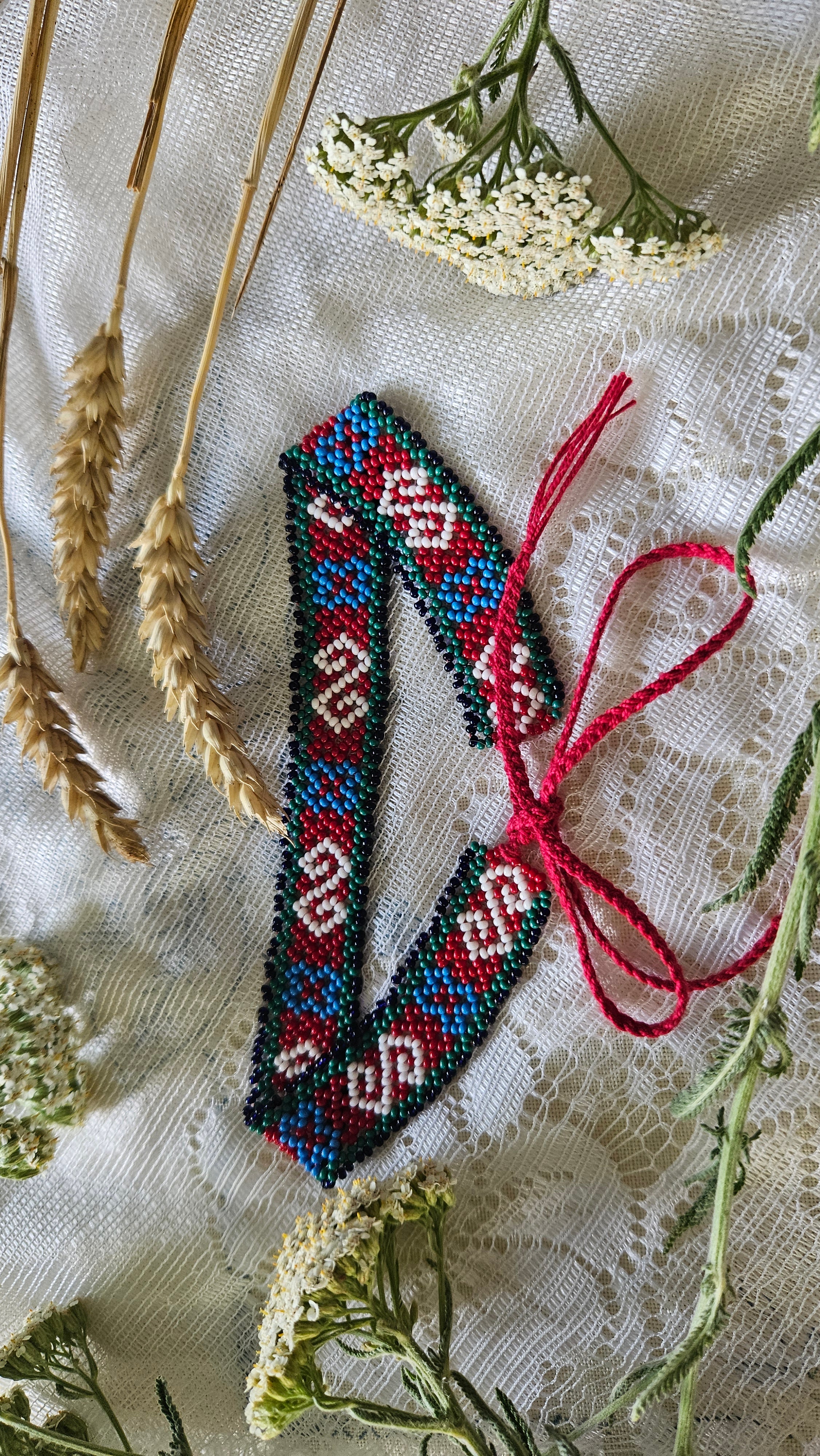 Plyn Chasu Floral Sylianka – Ukrainian Beaded Choker in Green, blue, red and white – styling view 2