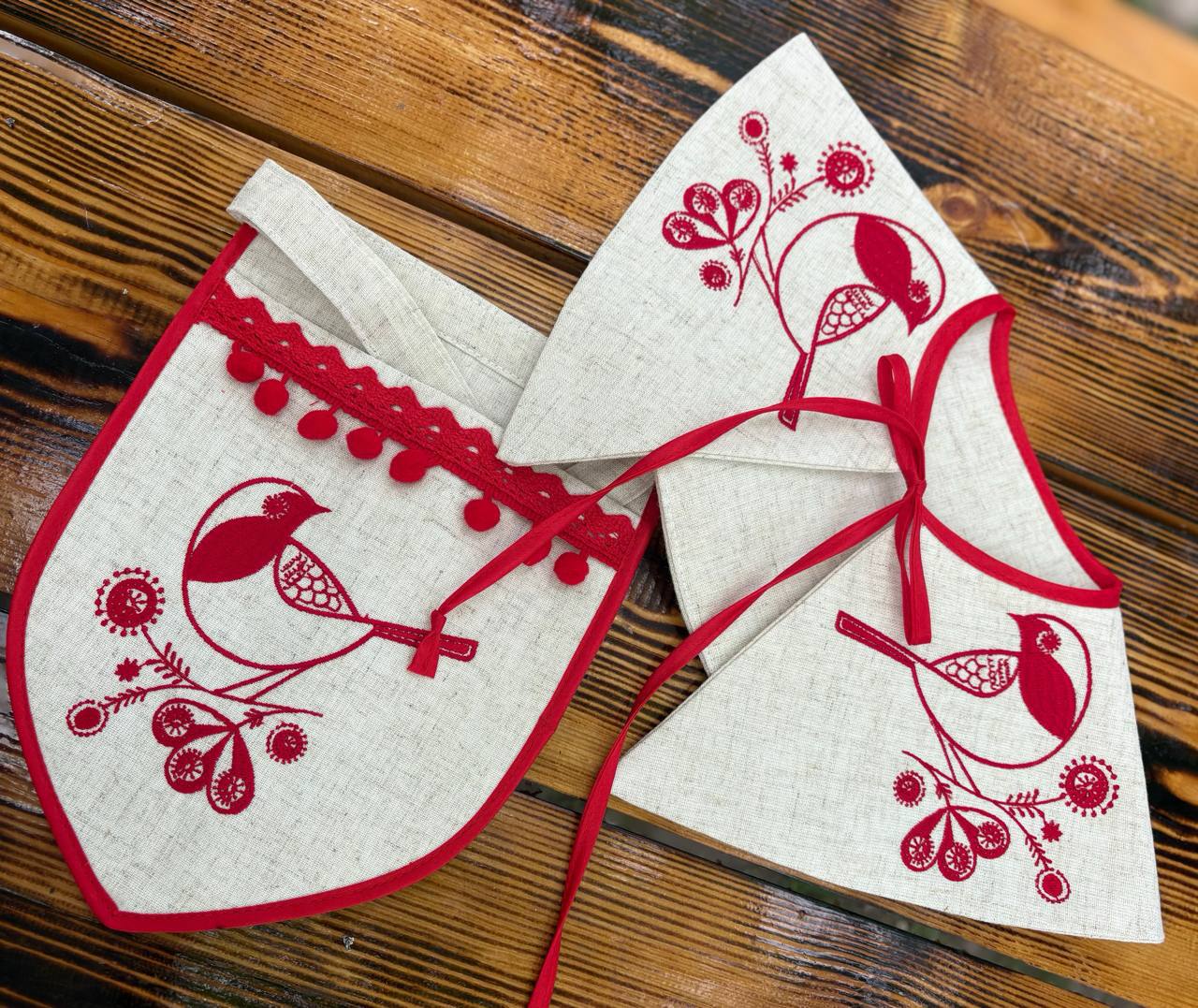 Linen Embroidered Collar and Ladunka Set - Traditional Ukrainian Accessory product photo 1